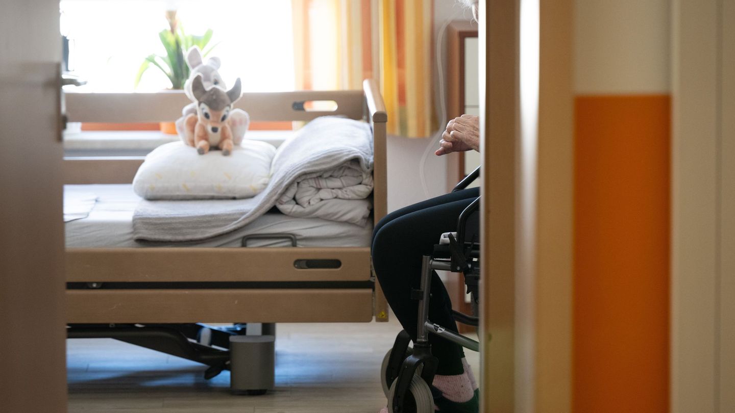 Gesundheitskosten: Pflege im Heim noch teurer – Druck für Entlastung