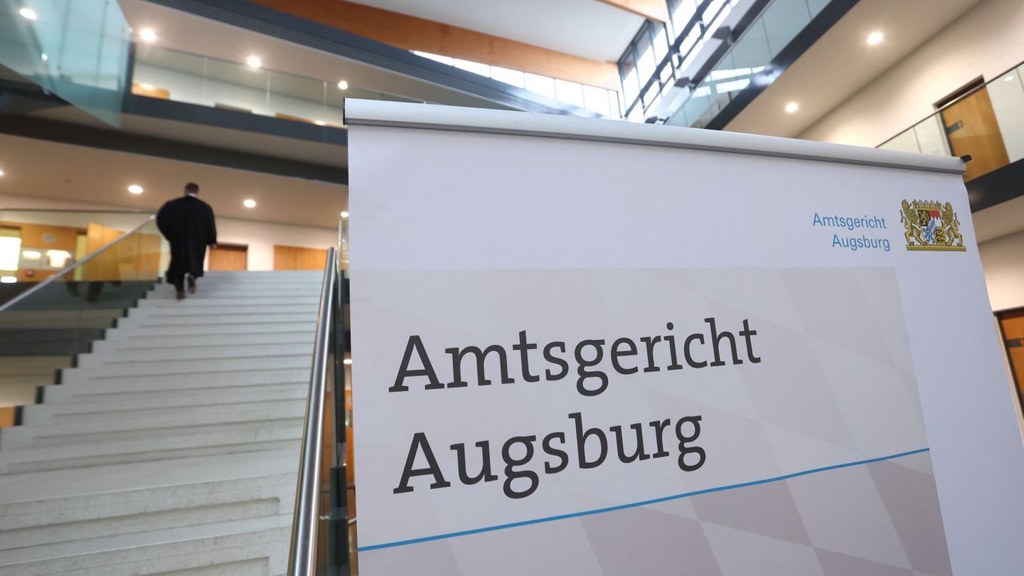 Prozess gegen Eltern: Eltern sollen Sohn eingesperrt und gefesselt haben