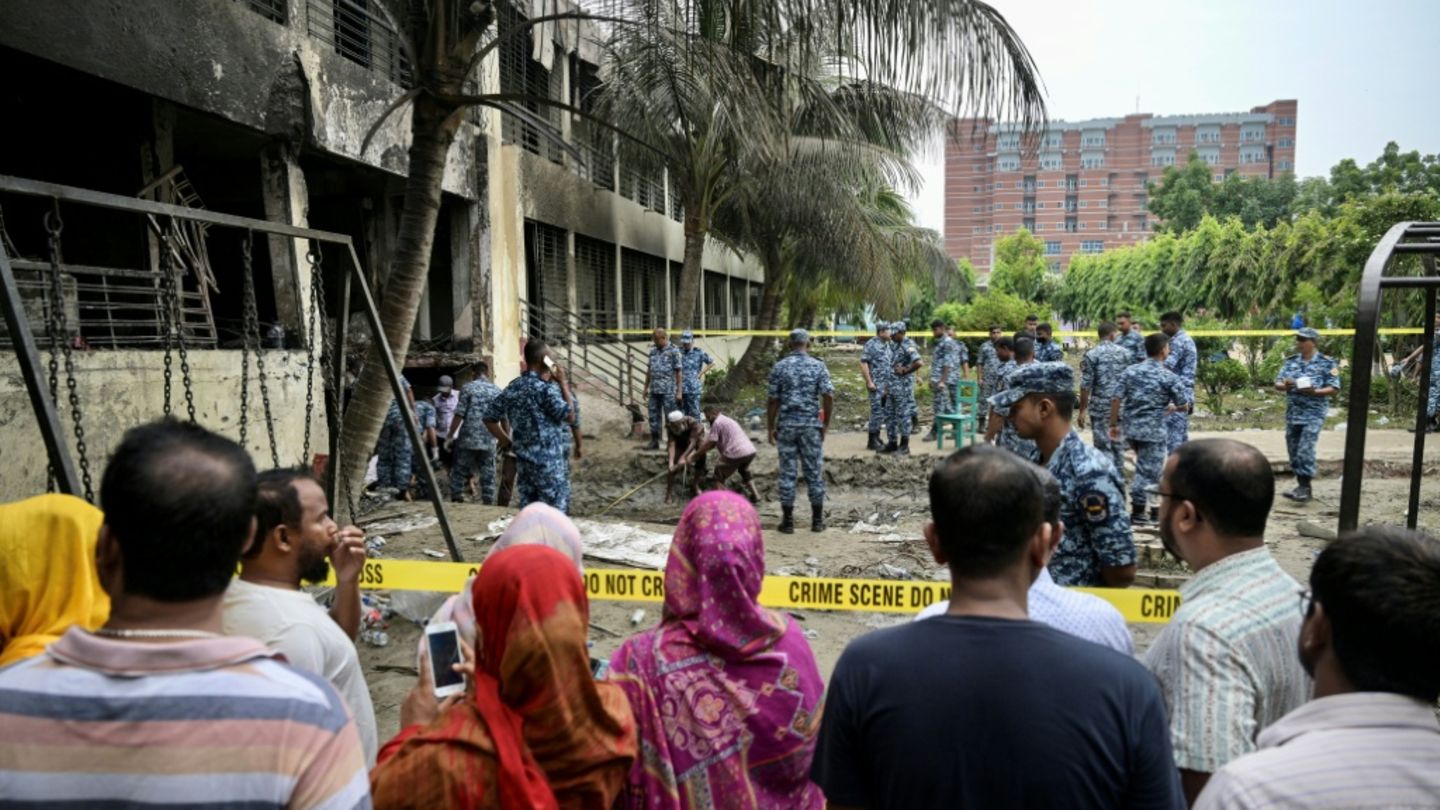 Trauer um 27 Todesopfer nach Absturz von Militärjet auf Schule in Bangladesch
