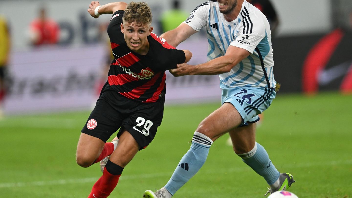 Fußball: Wolfsburg leiht Offensivspieler Lindström aus