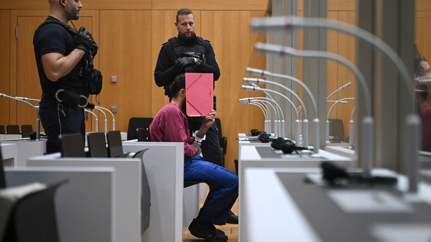 Staatsschutzverfahren: Frau von Messerangreifer emotional – Er veränderte sich