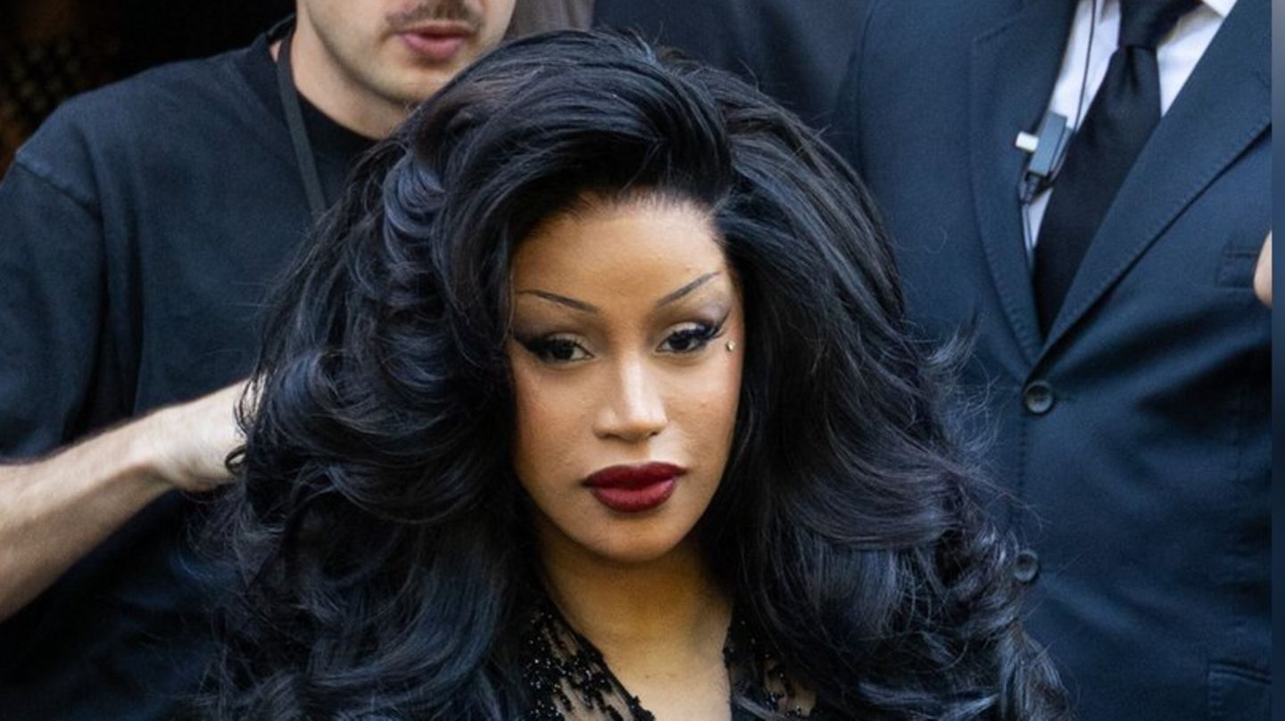 Mikro ins Publikum geworfen: Rapperin Cardi B wegen Körperverletzung angeklagt