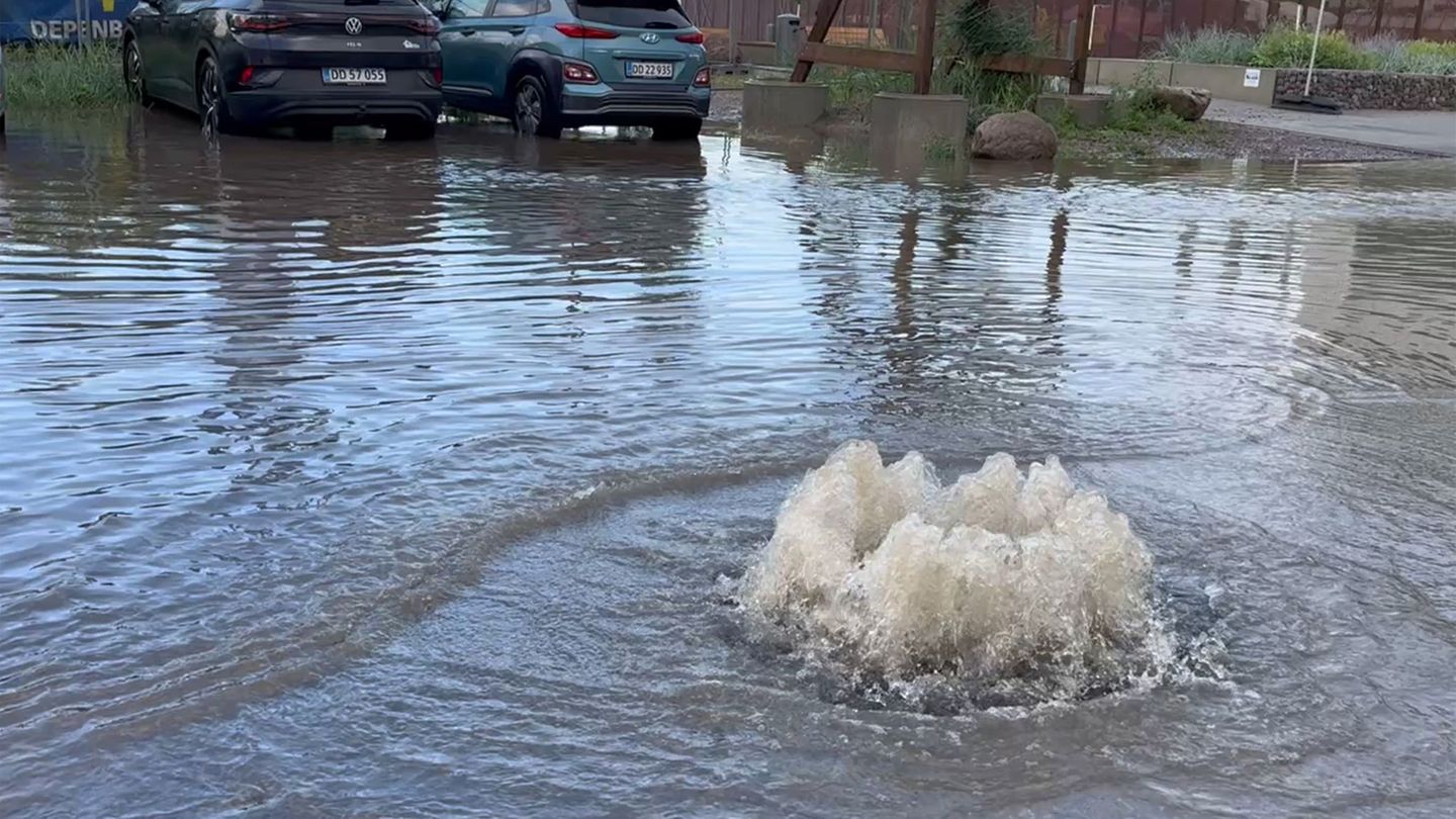 Unwetter: Überschwemmte Straßen in Flensburg nach Starkregen