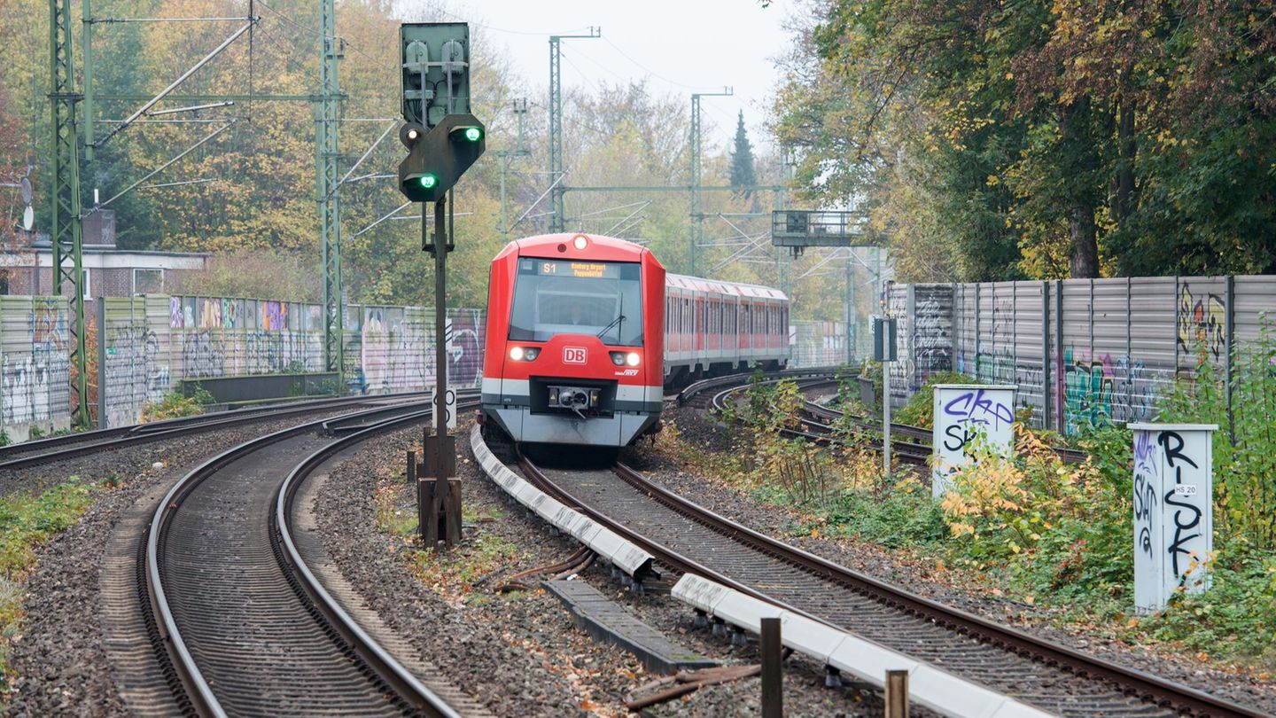 Bahn: Kinder essen Süßigkeiten im Gleis – S-Bahn gestoppt