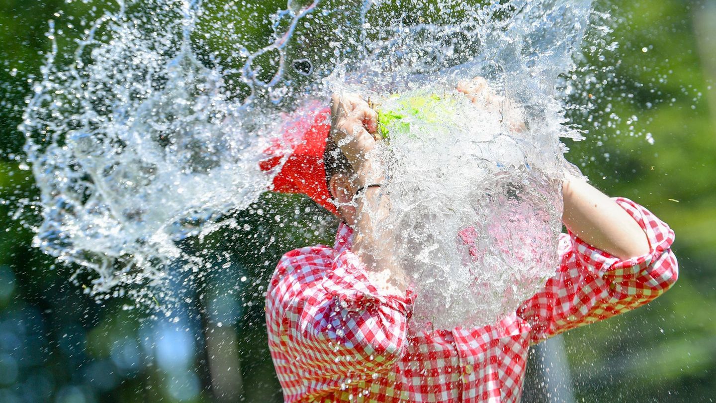 Kreis Biberach: Passanten aus fahrendem Auto mit Wasserbomben beworfen