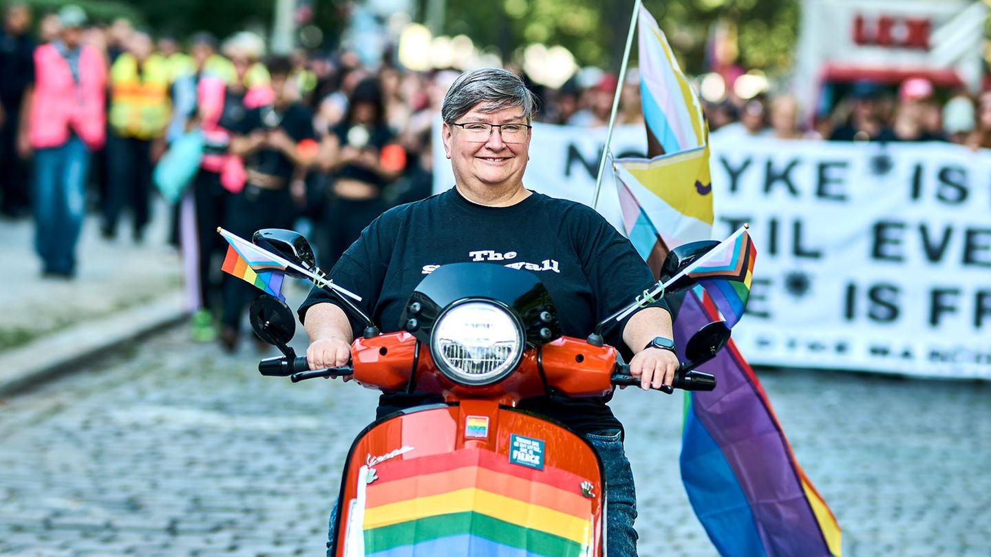 Christopher Street Day: Mehrere tausend Menschen beim Community Dyke* March