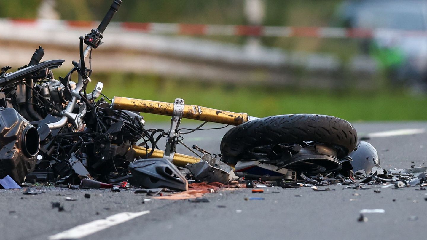 Unfall in Köln: Zwei Motorradfahrer sterben nach Frontalzusammenstoß