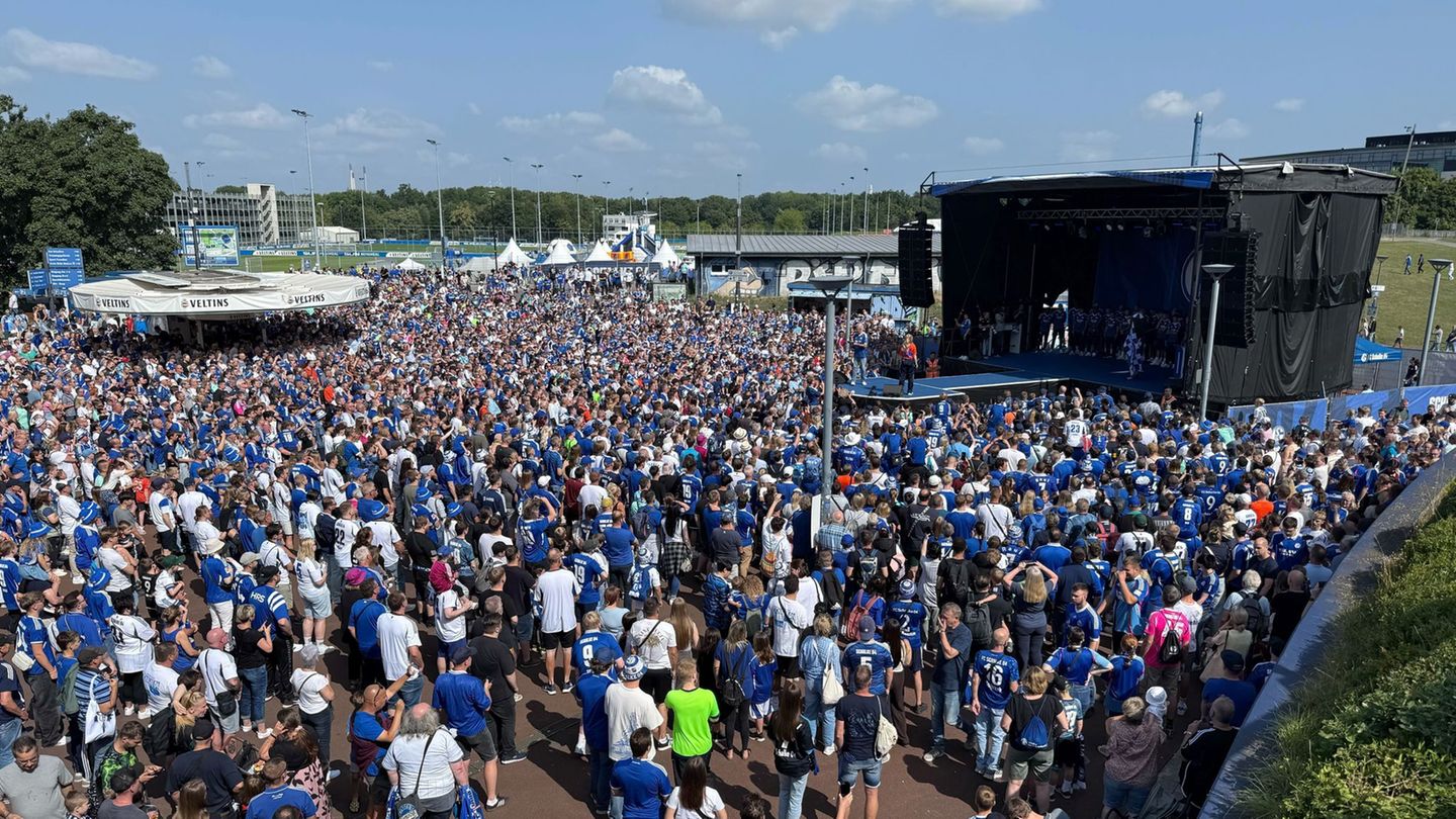 2. Fußball-Bundesliga: S04-Saisoneröffnung mit über 80.000 Fans – 2:4 gegen Sevilla