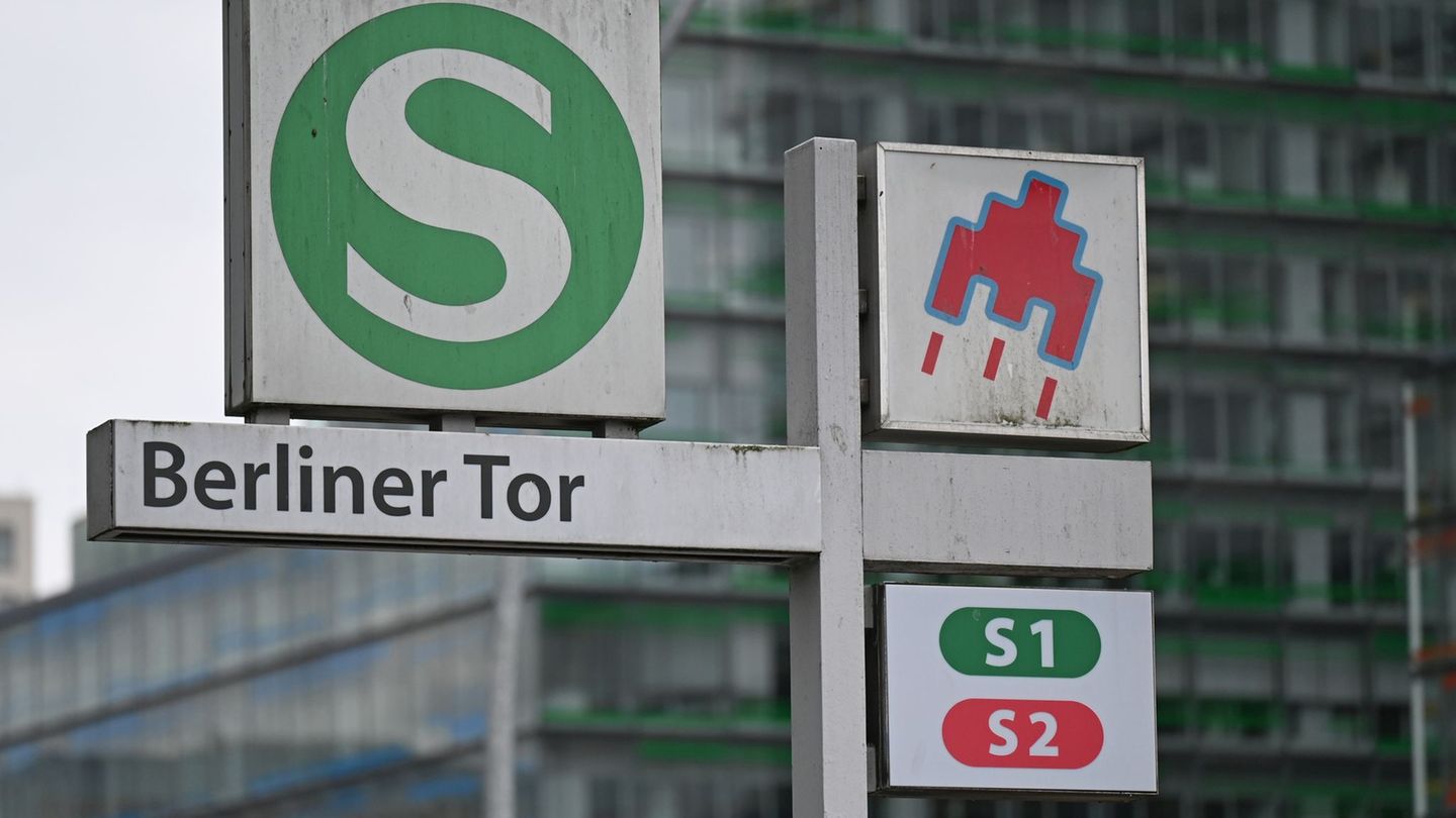 Bahn: Gleis-Unfall am Berliner Tor: S-Bahn erfasst jungen Mann