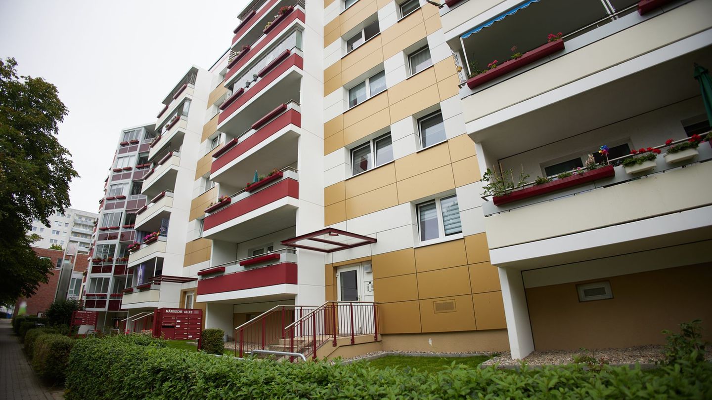 Blaulicht: Mit Sprengstoff hantiert – Funde nach Explosion in Marzahn