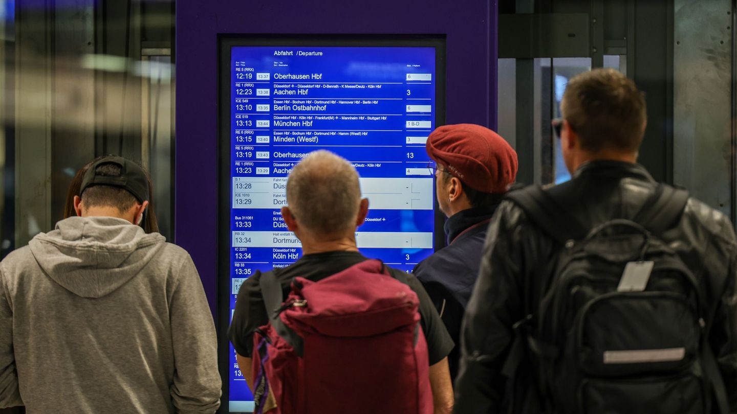 Ersatzverkehr mit Bussen: Brand legt Nord-Süd-Hauptstrecke der Bahn lahm