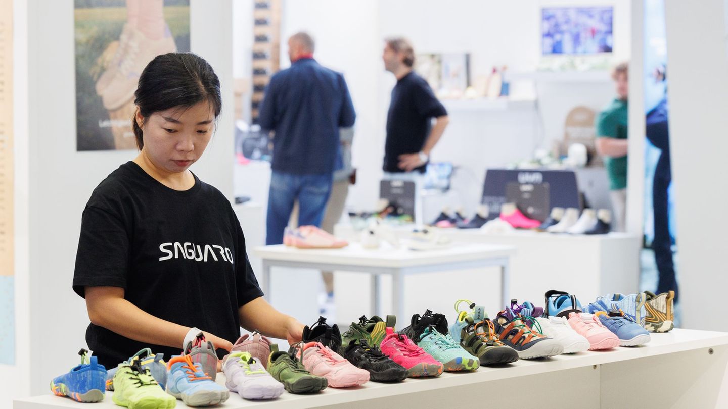 Schuhmode: Sportschuh, Sneaker, Stiefel: Messe zeigt Barfußschuhe