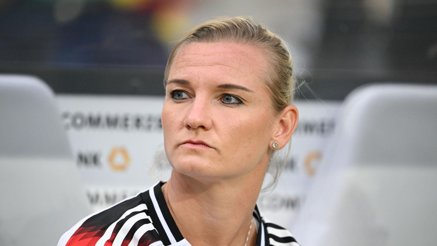 Ex-Nationalspielerin: Equal Pay im Fußball? Alexandra Popp „kann es nicht mehr hören“