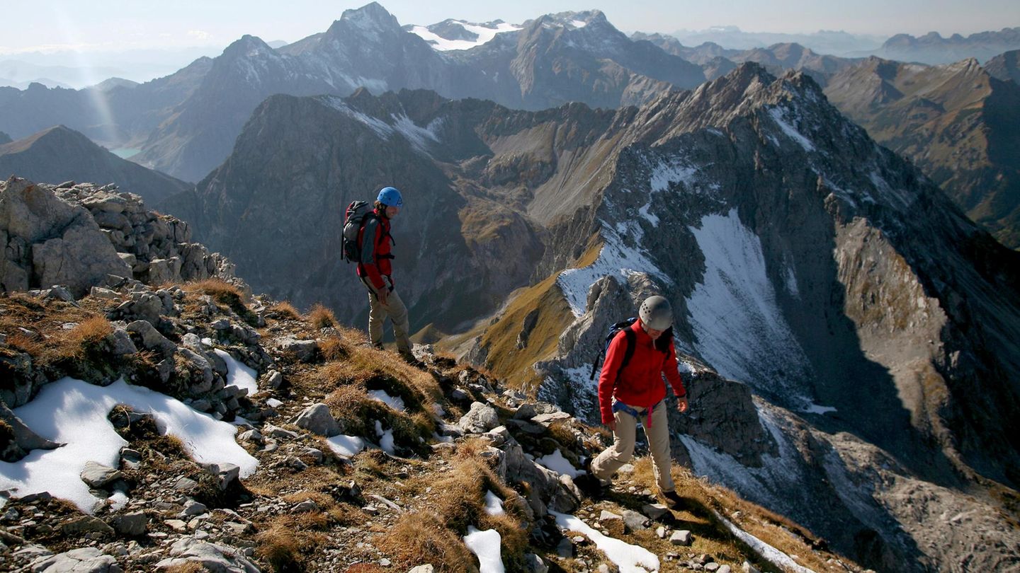 Unglück in den Alpen: Deutscher Wanderer stürzt vor Augen seiner Begleiter in den Tod