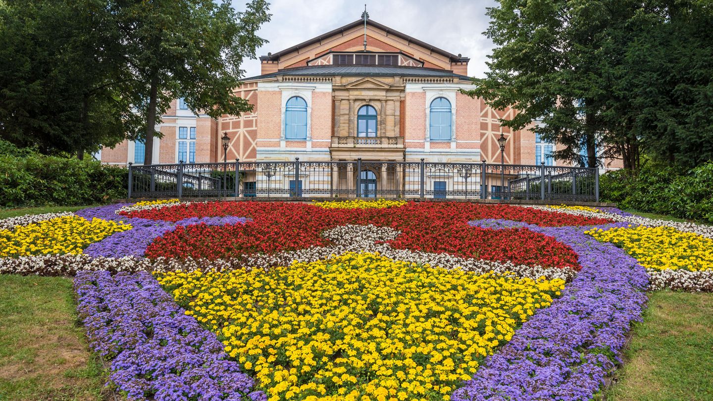 Richard-Wagner-Festspiele: Muss ich hier wirklich neun Stunden auf der Holzbank sitzen? Alles über Bayreuth