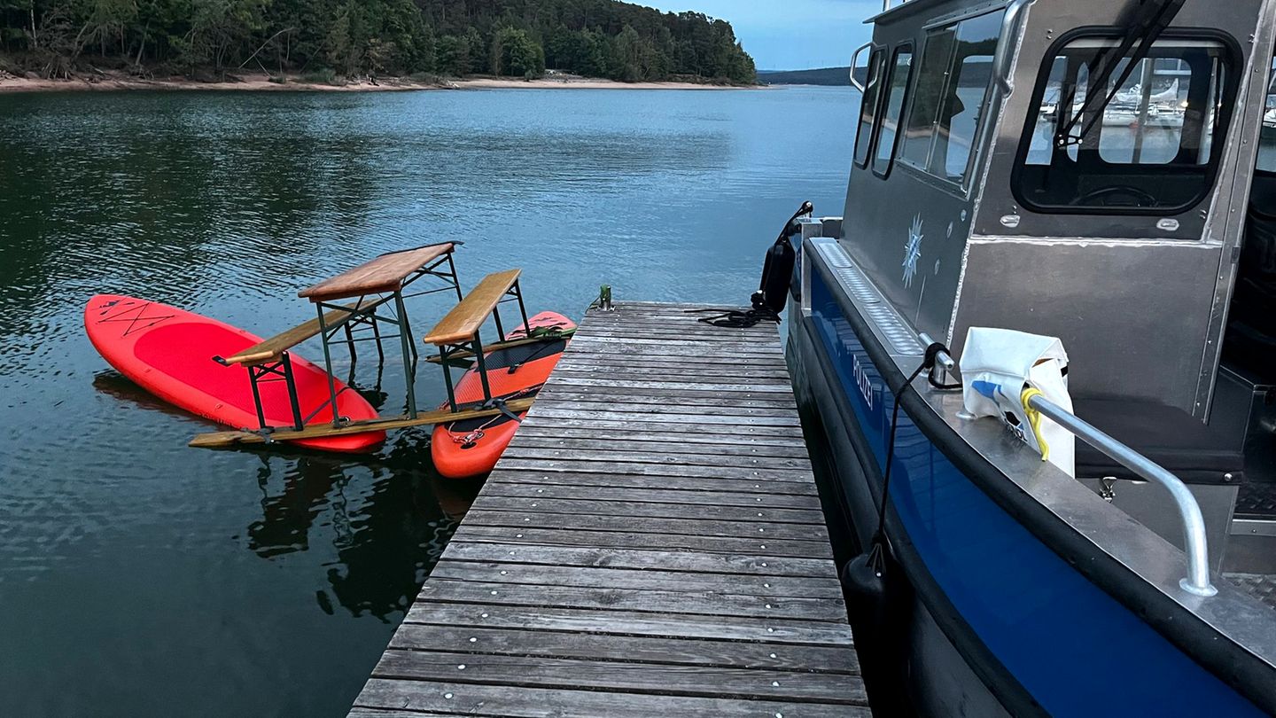 Franken: Trio mit Bierbank-Boot aus dem Verkehr gezogen