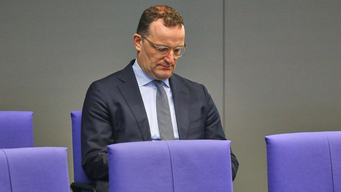 Richter-Debakel: Spahns heißer Sommer: Lässt Merz seinen Fraktionschef fallen?