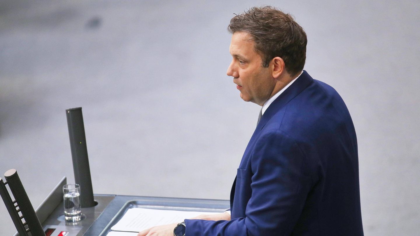 Haushalt: Dann kommt Klingbeil noch kurz aufs Sparen zu sprechen