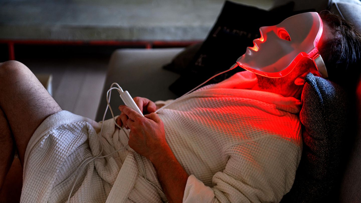 Rabatte: Beliebte LED-Masken im Angebot: Hier lohnt sich ein Kauf aktuell besonders