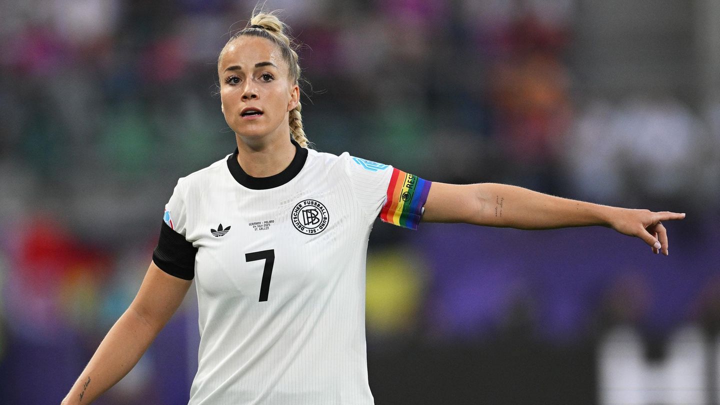Frauen-Fußball-EM: Rückschlag für DFB-Elf: Giulia Gwinn muss verletzt ausgewechselt werden