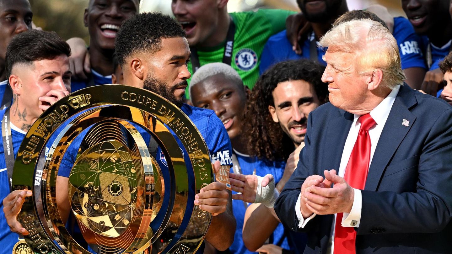 US-Präsident beim Finale: Trump sorgt auf Klub-WM-Siegerpodest für Irritationen