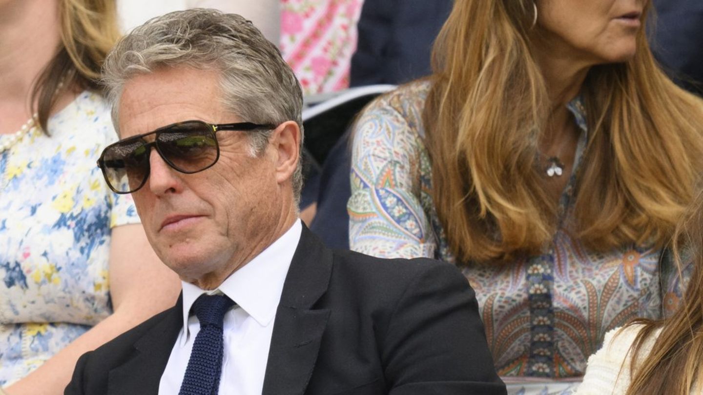 Wimbledon: Hugh Grant schläft beim Tennis ein – und wird zum Internet-Hit