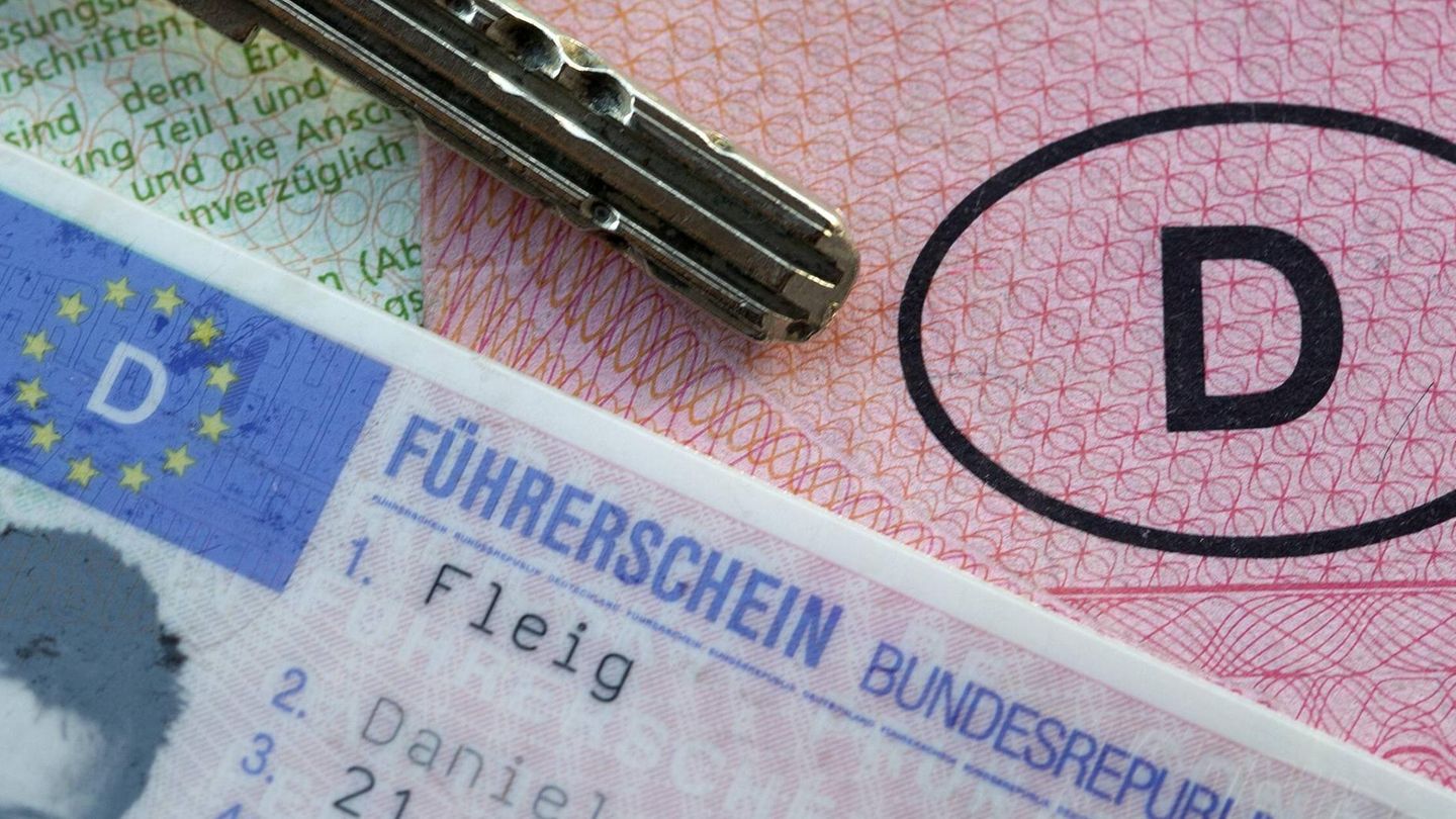 Führerschein-Kosten: Fahrlehrerin: „Das Gehalt hat sich in den letzten Jahren schon sehr verbessert“