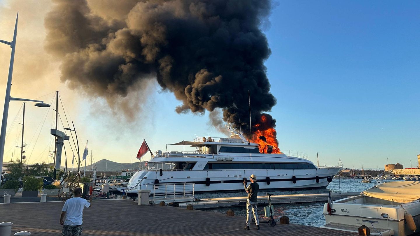 „Sea Lady II“: Luxusyacht brennt im Hafen von Saint-Tropez