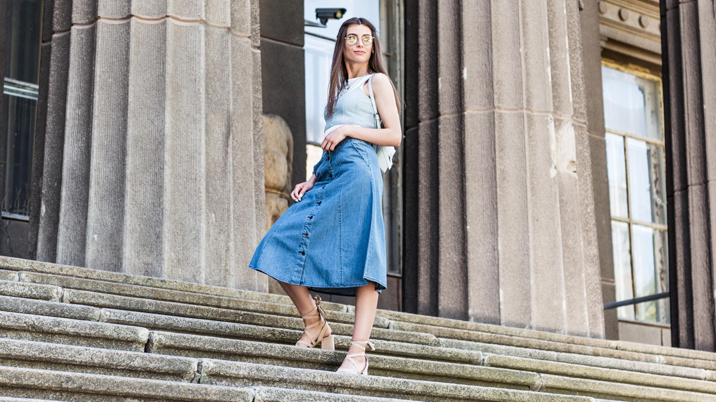 Denim Classic: Von Mini bis Maxi: Das sind die Jeansrock-Trends 2025