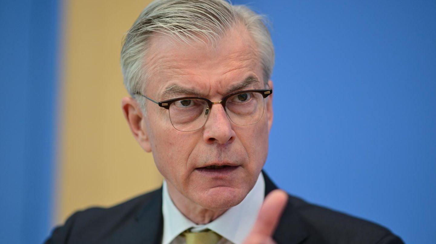 Bald 50 Prozent: Wirtschaftsweiser warnt vor drastischem Anstieg der Sozialabgaben