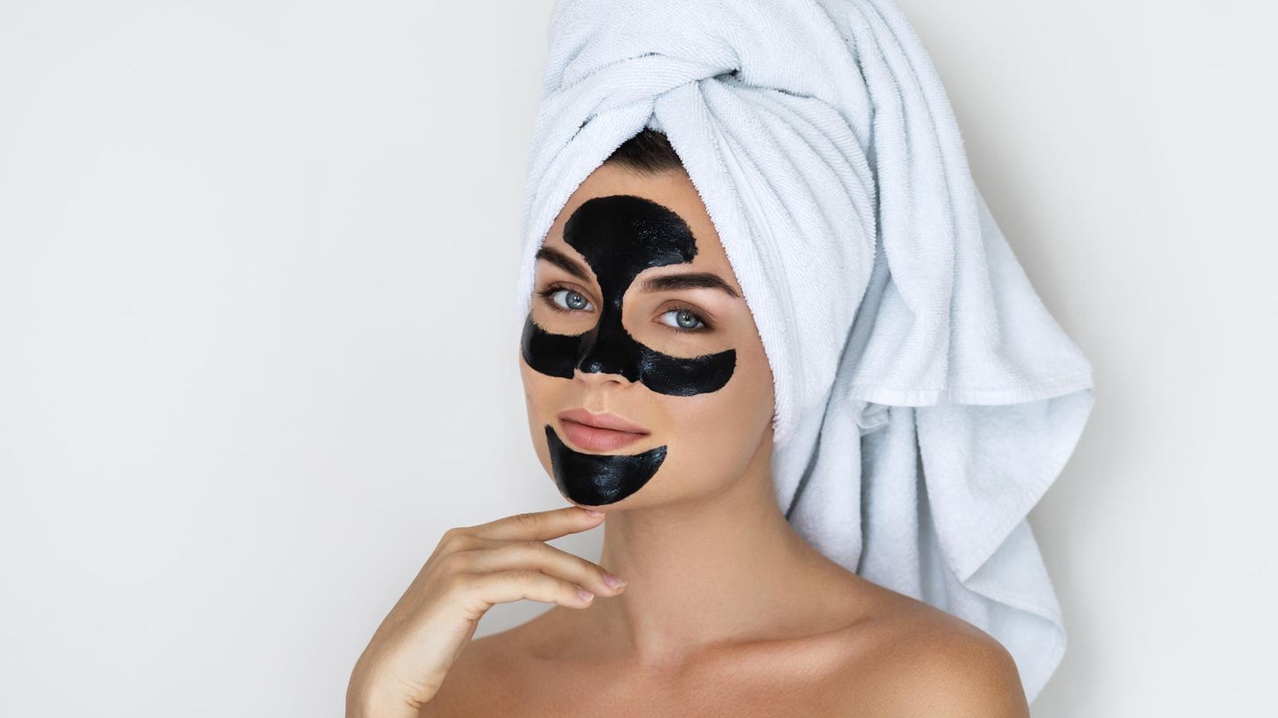 Klares Hautbild: Peel-off-Masken: Anwendungstipps und DIY-Anleitung