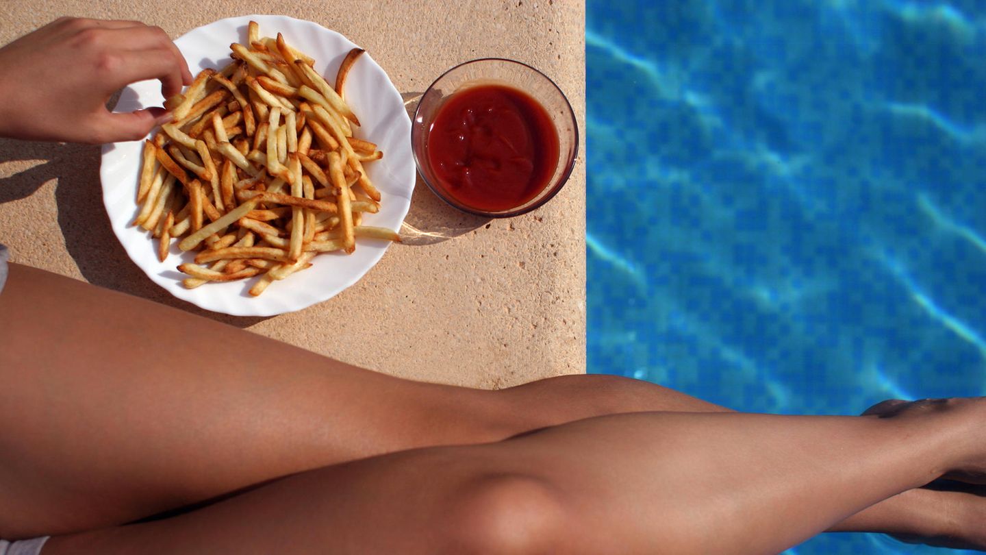 Mythencheck: Mit vollem Magen darf man nicht Schwimmen gehen – stimmt’s?