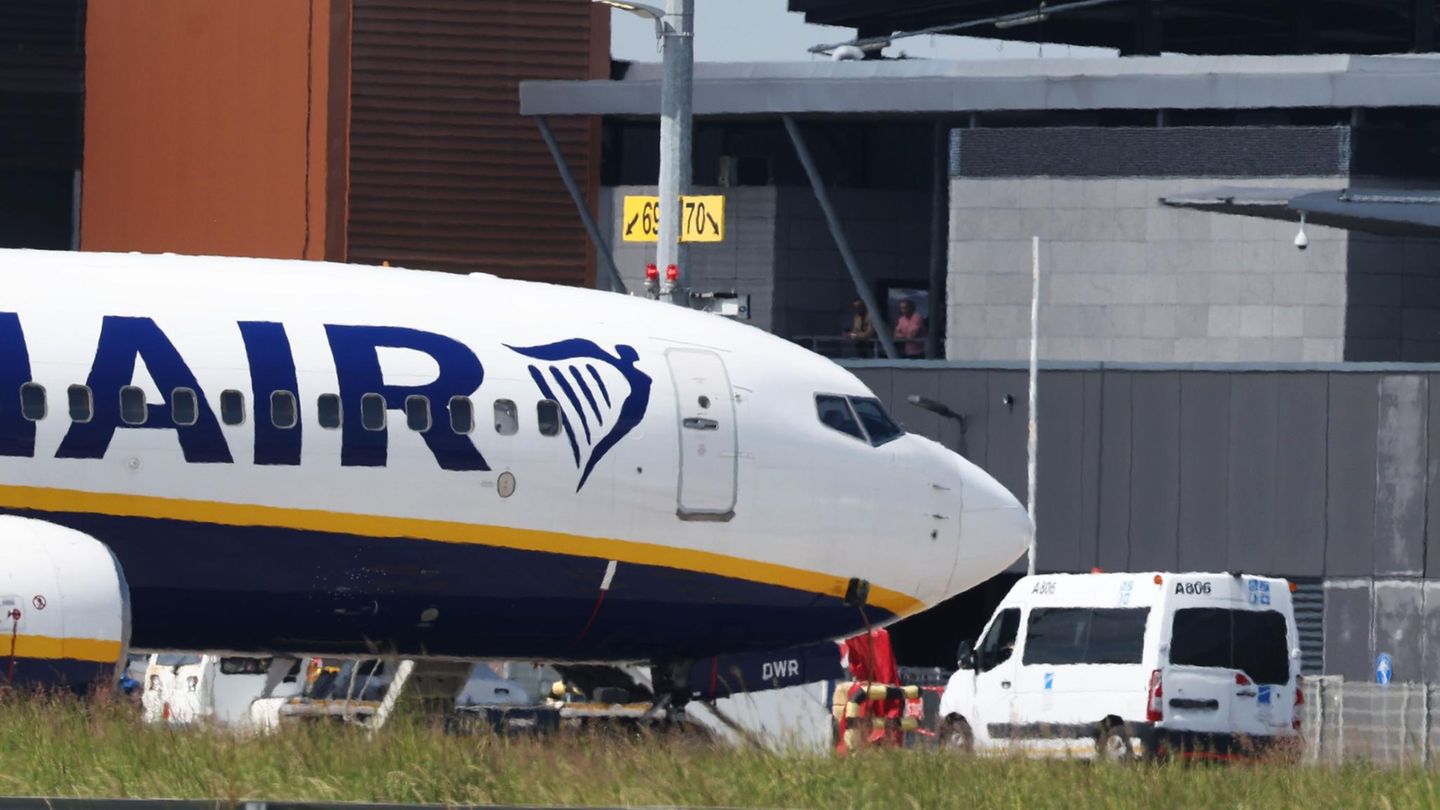 Flughafen Palma de Mallorca: Brand in Ryanair-Maschine – 18 Verletzte