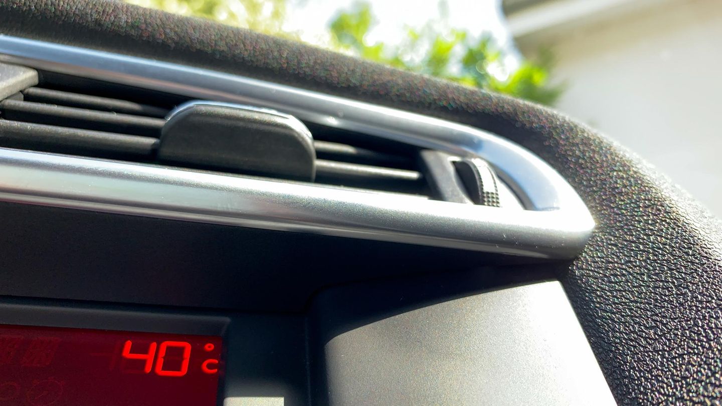 Hohe Reflektionsrate: Wie Sie Ihr Auto mit einem Schattennetz vor dem Hitzestau bewahren