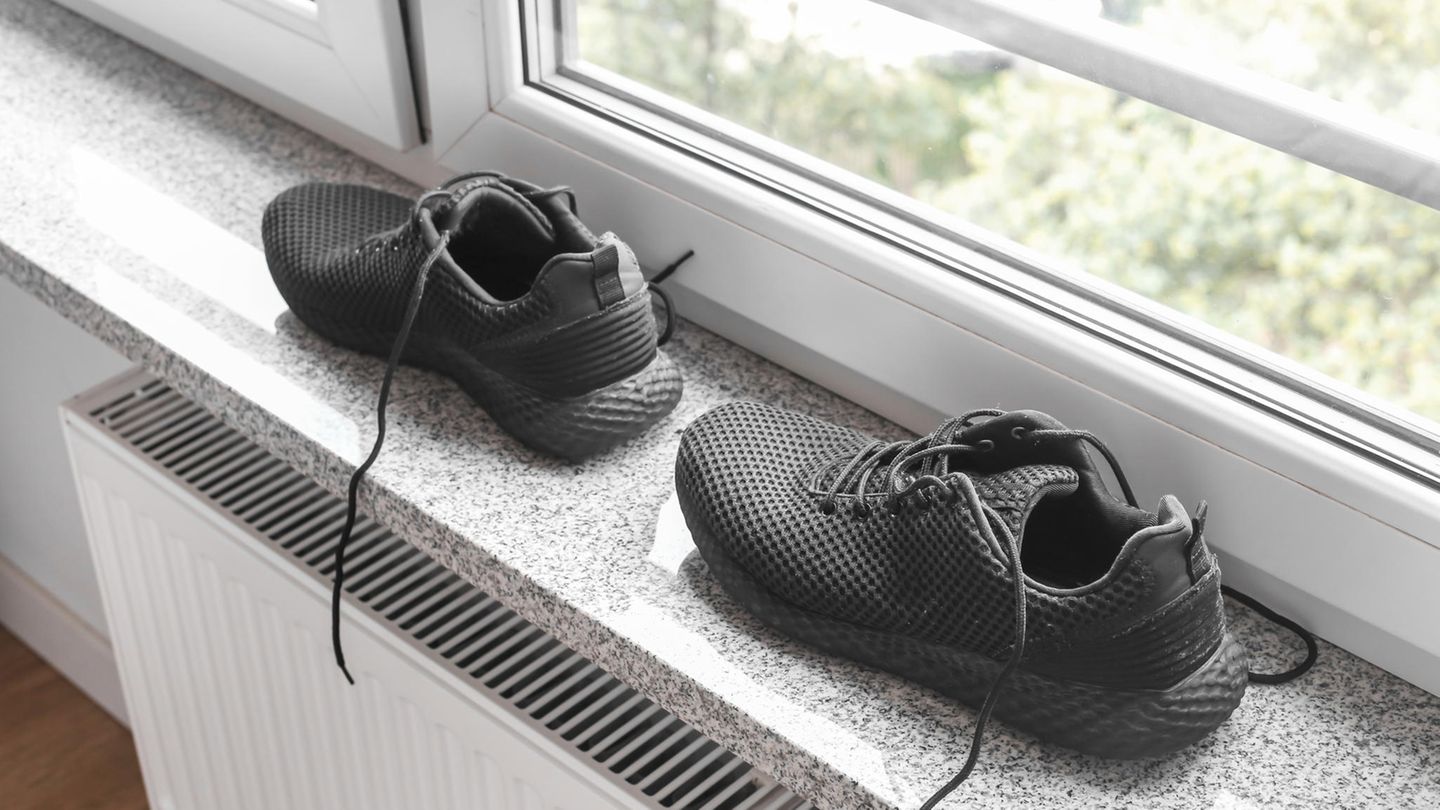 Haushalts-Hack: Schuhe trocknen: Warum nasse Treter im Backofen nichts zu suchen haben