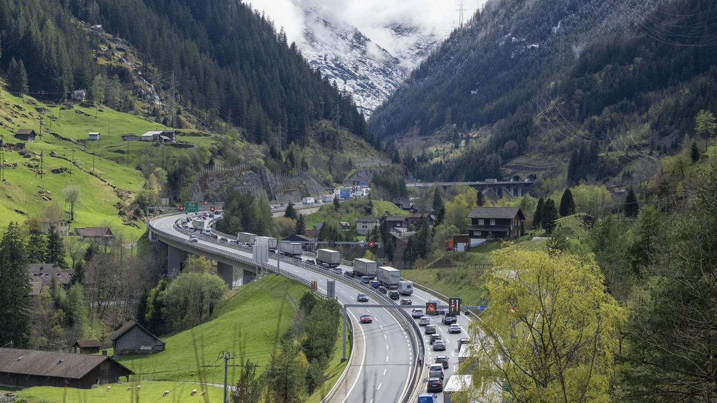 Maßnahme gegen Stau: Bleiben oder zahlen – Schweiz droht mit Gebühren für Durchfahrt