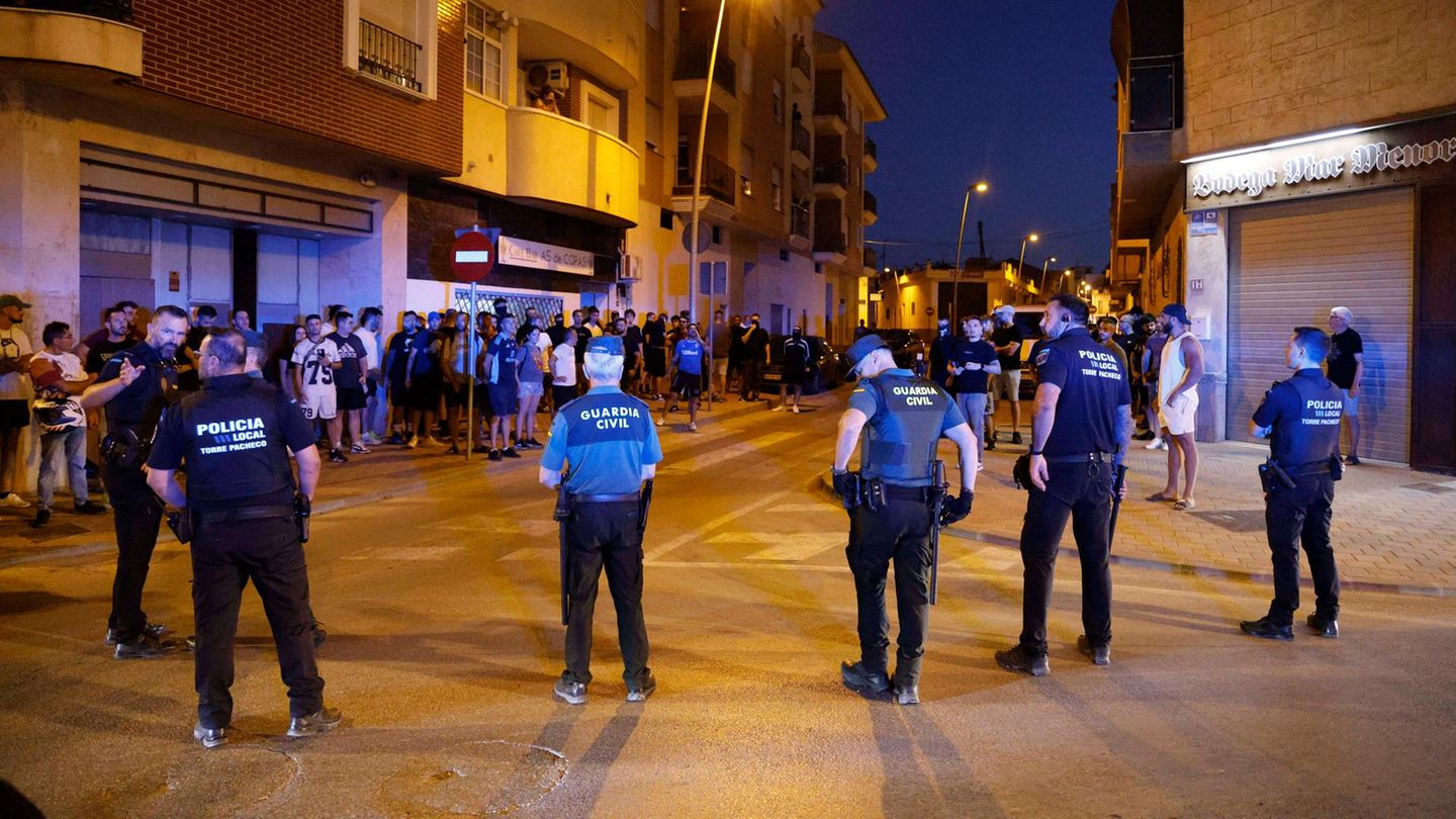 Spanien: Ultrarechte rufen zu „Jagd auf Migranten“ auf – Ausschreitungen mit Polizei