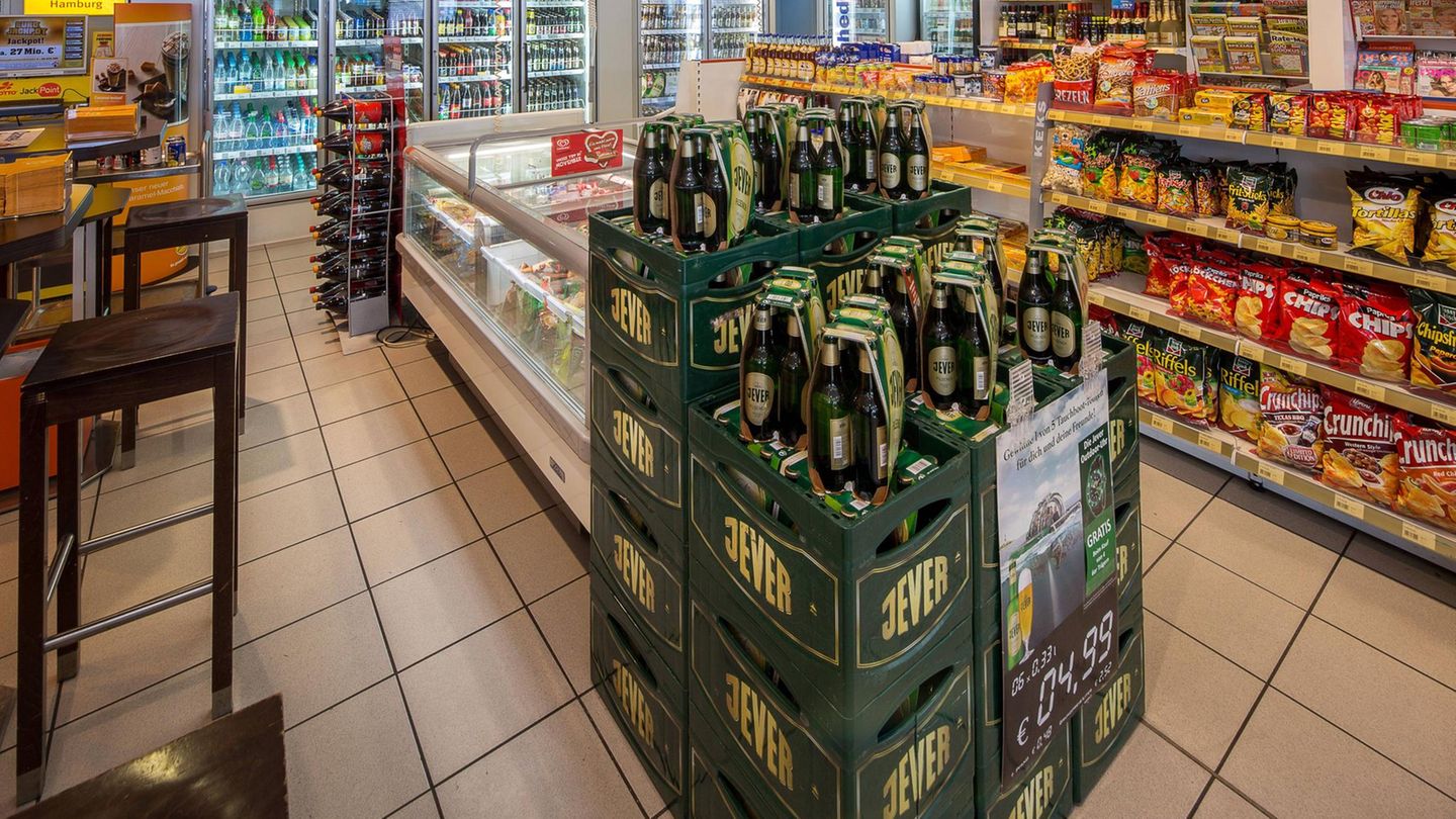 Drogenbeauftragter: Schluss mit Bier von der Tanke? Streeck will Alkoholverkauf einschränken