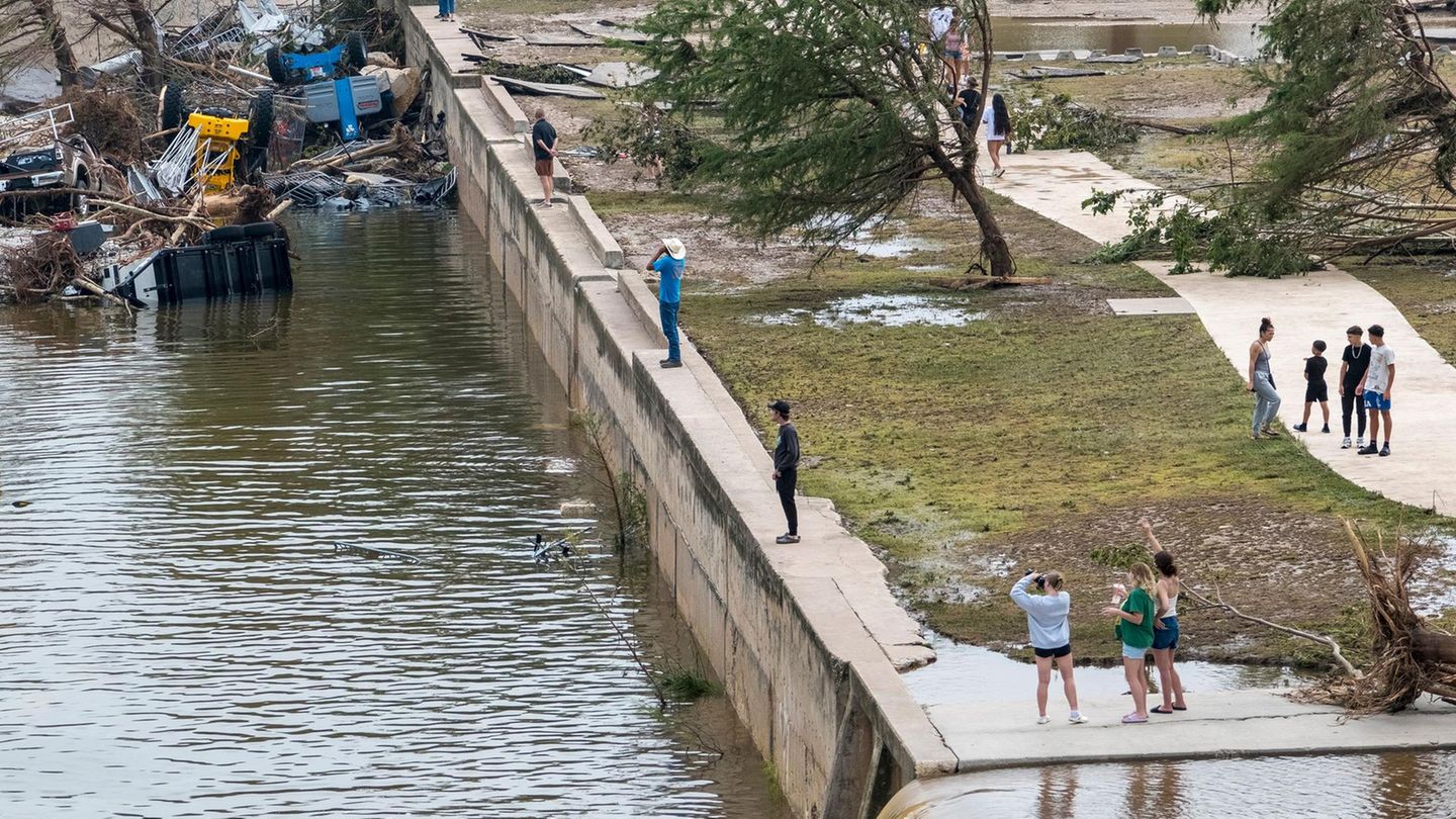 Flut in Texas: 50 Tote geborgen – 27 Mädchen aus Feriencamp weiter vermisst