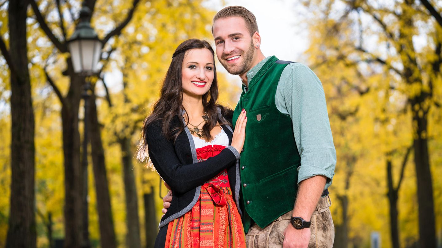 Oktoberfest 2025: Dirndl und Lederhosen: So stylen Sie Ihr perfektes Wiesn-Outfit