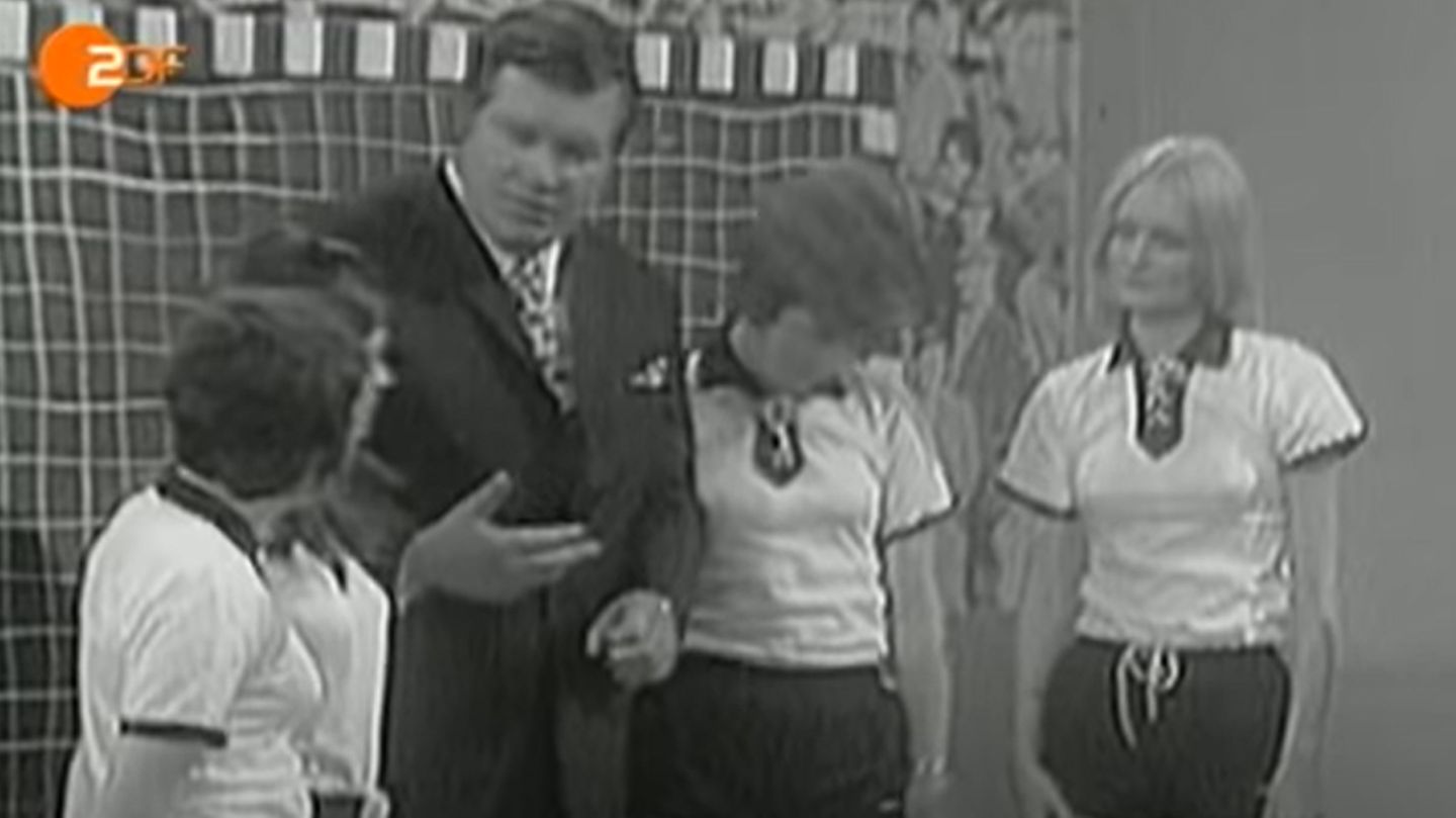 Momente der TV-Geschichte: „Mutter hat eine wunderbare Flanke gegeben“: Wim Thoelke verspottet Frauenfußball