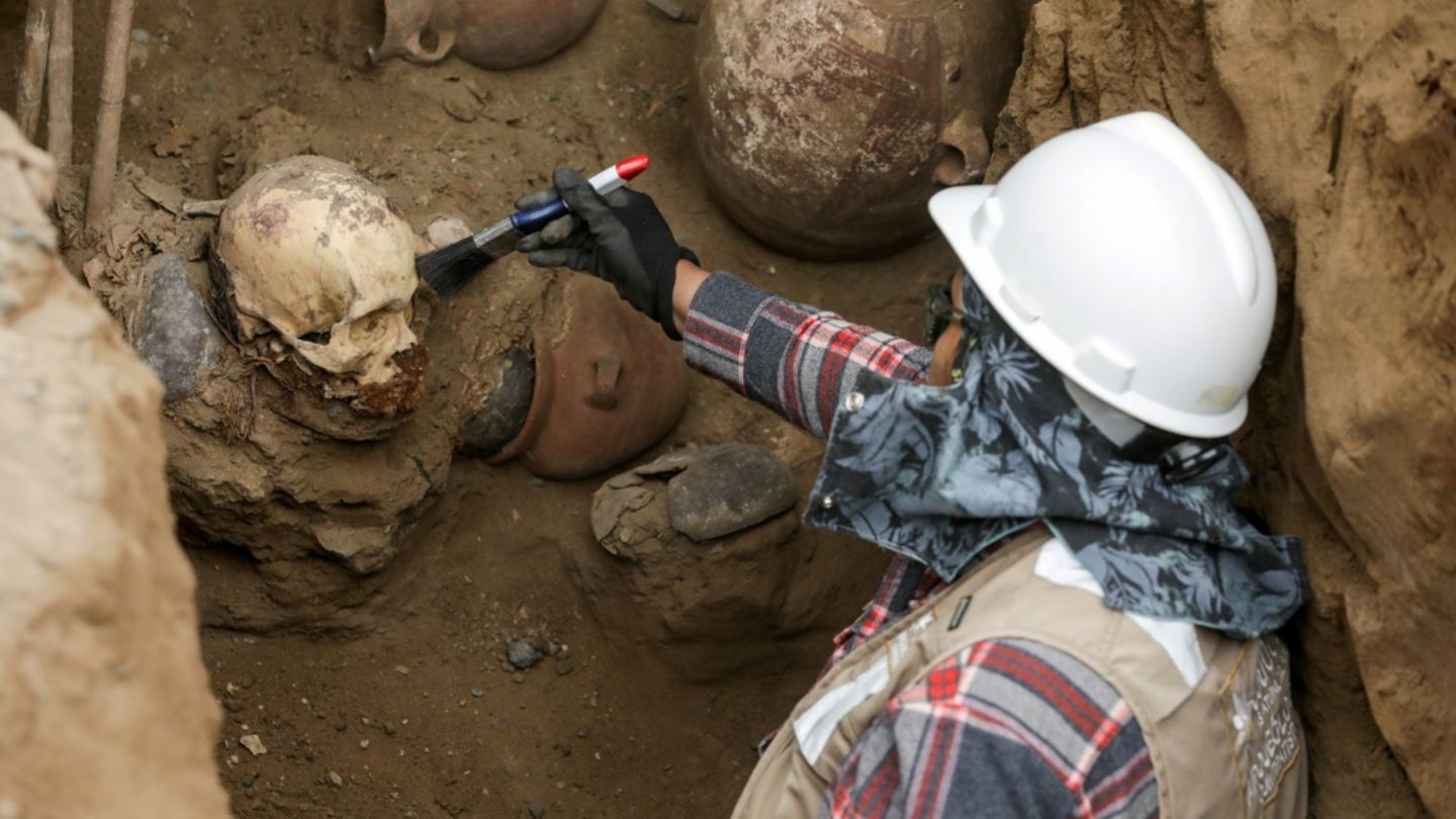 Arbeiter stoßen in Peru auf mehr als 1000 Jahre alte Mumie