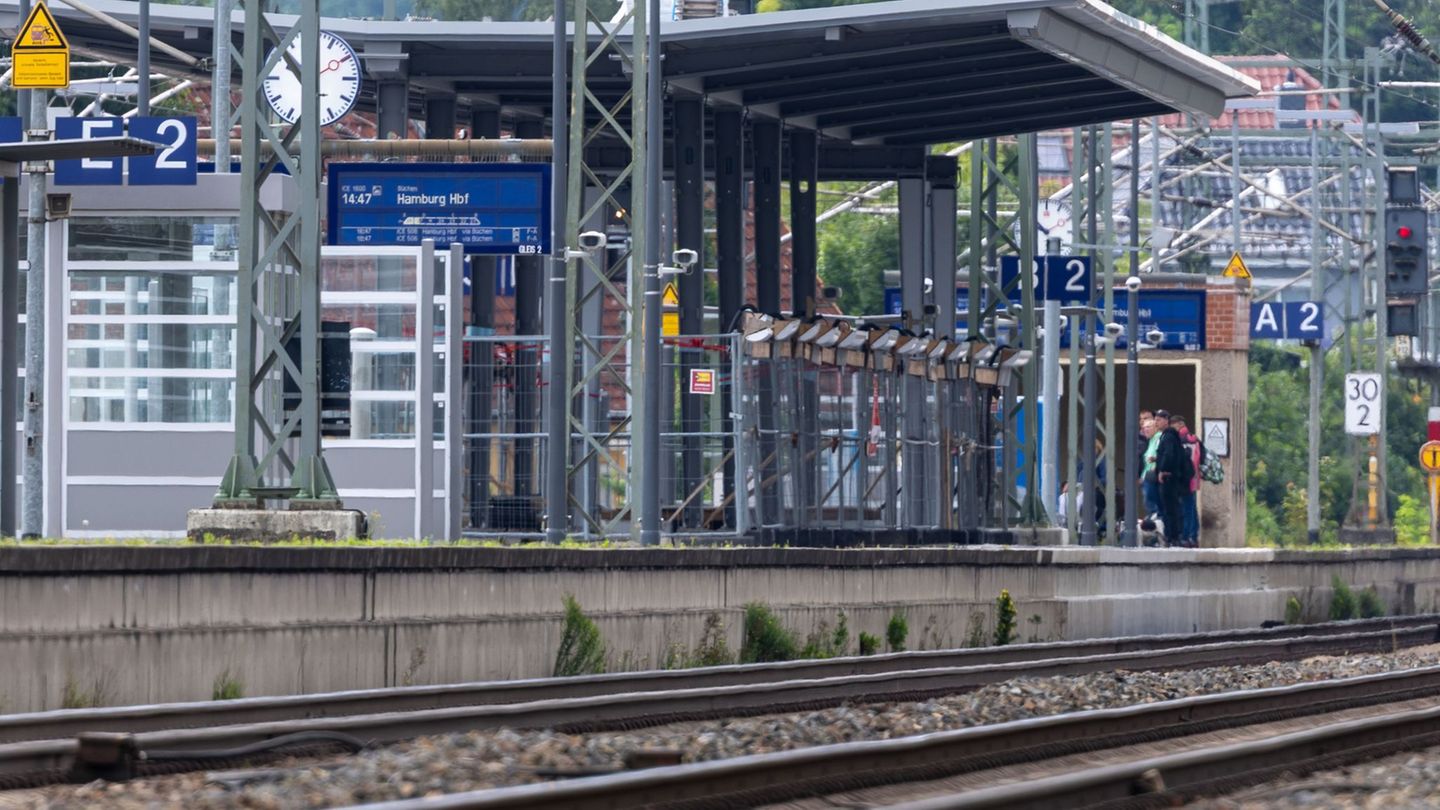 Bahnverkehr: Generalsanierung der Bahnstrecke Berlin-Hamburg gestartet