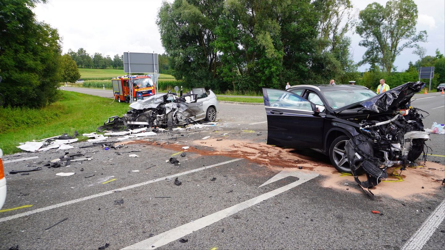 Bei Ertingen: Autofahrer stirbt nach Frontalzusammenstoß auf Bundesstraße