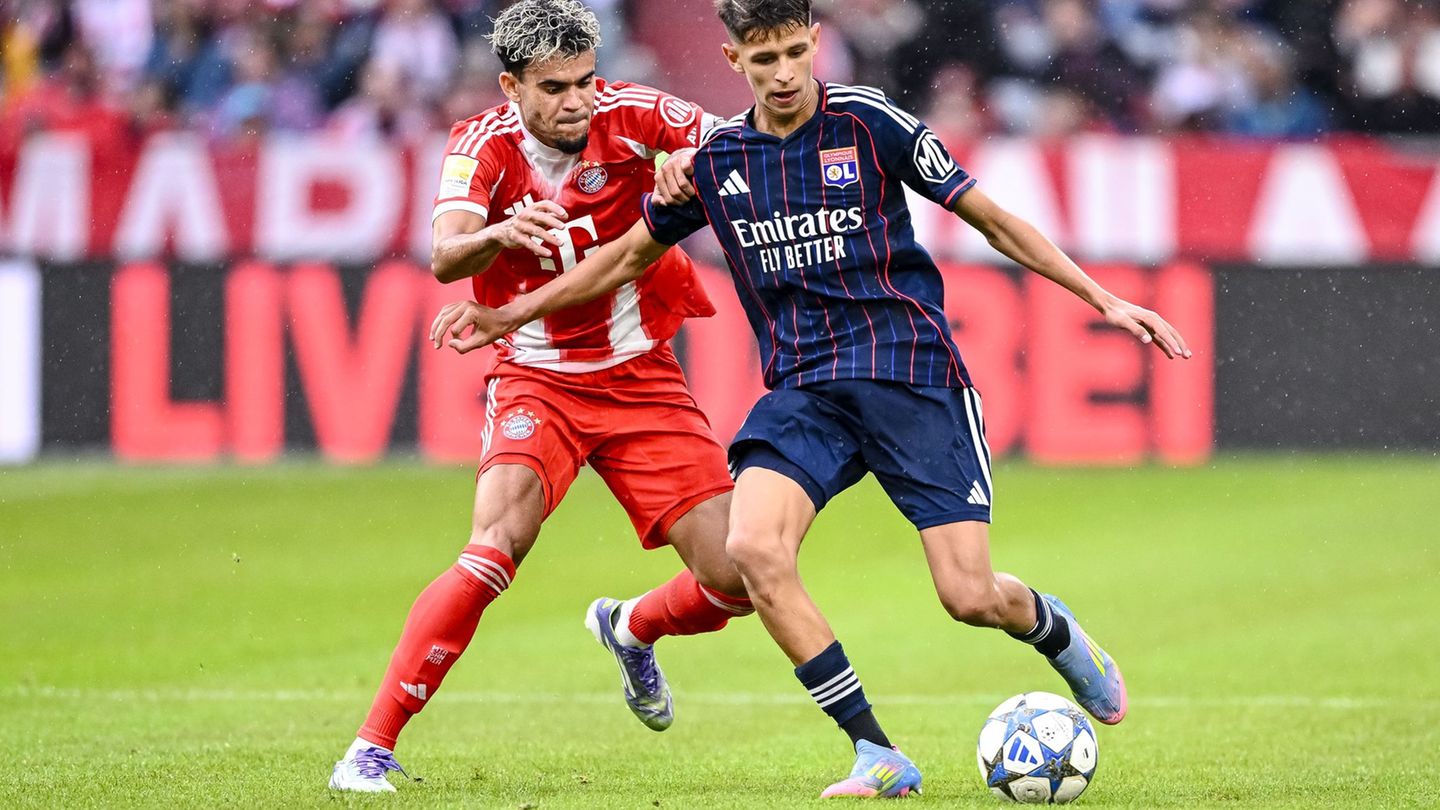 Fußball-Testspiel: Erfolgreiches Díaz-Debüt: FC Bayern gewinnt Test gegen Lyon