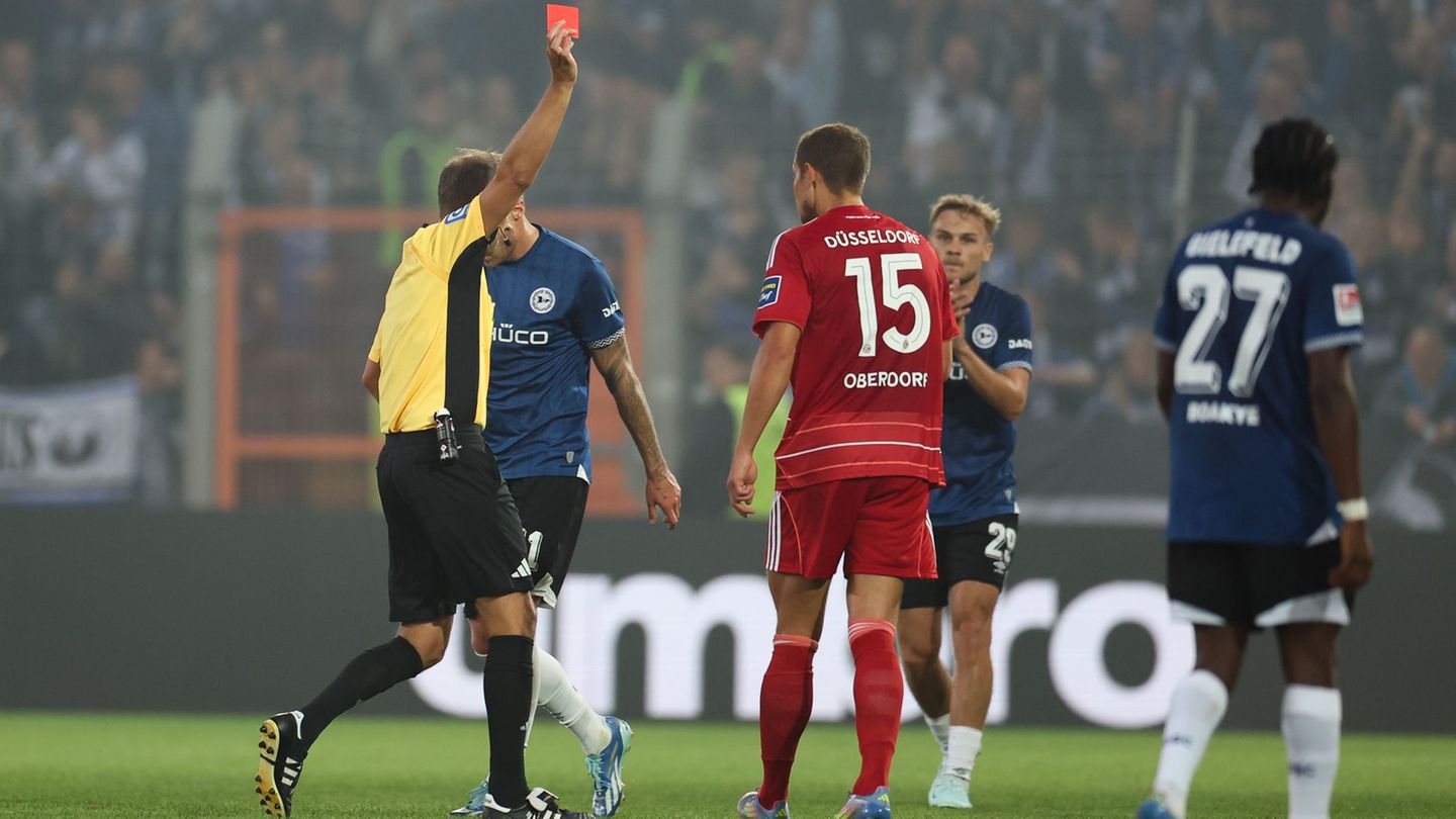 2. Fußball-Bundesliga: Rückkehr geglückt: Bielefeld schlägt in Überzahl Düsseldorf