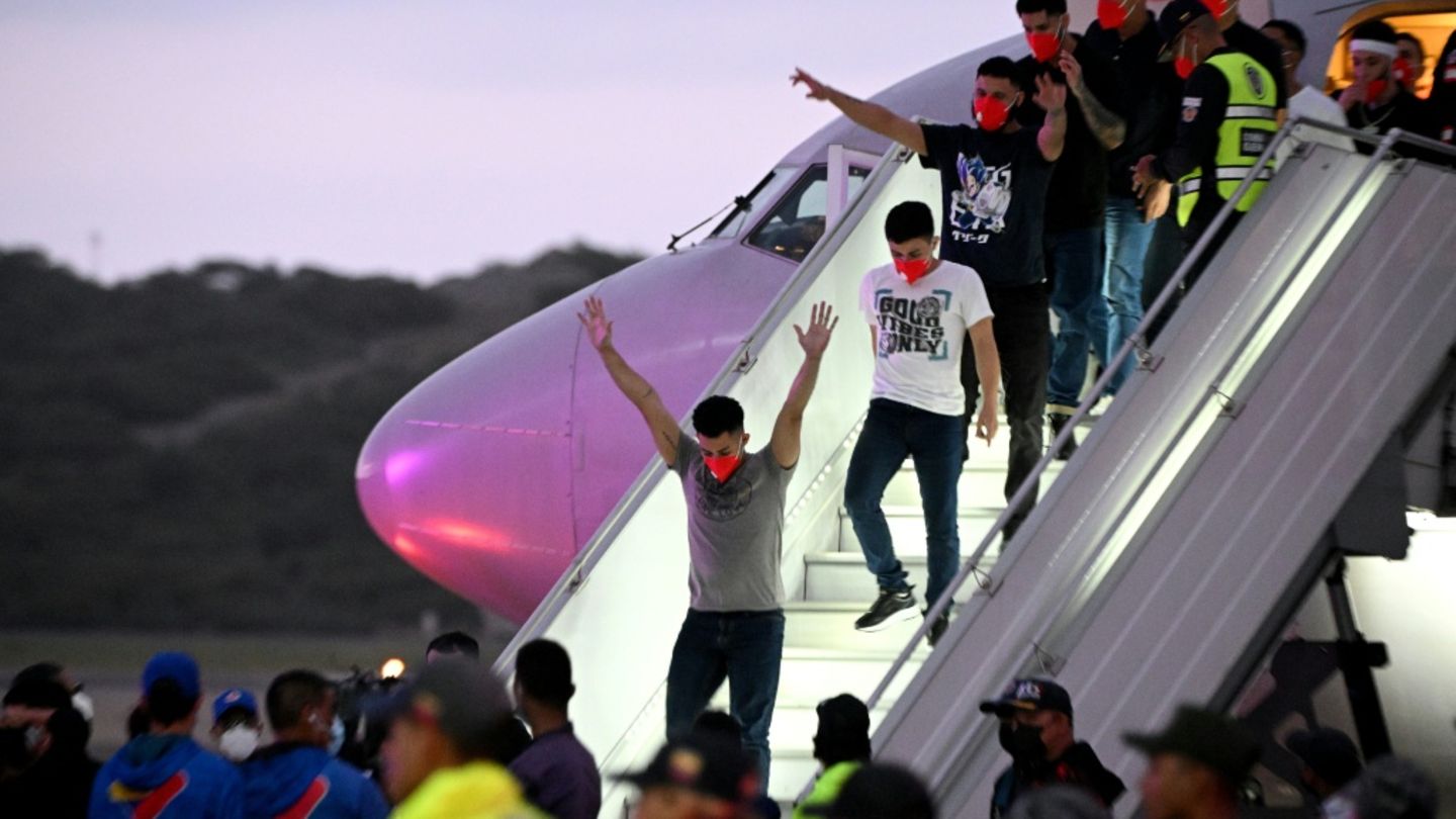 Venezuela: Keiner der von USA nach El Salvador gebrachten Männer war Gang-Mitglied