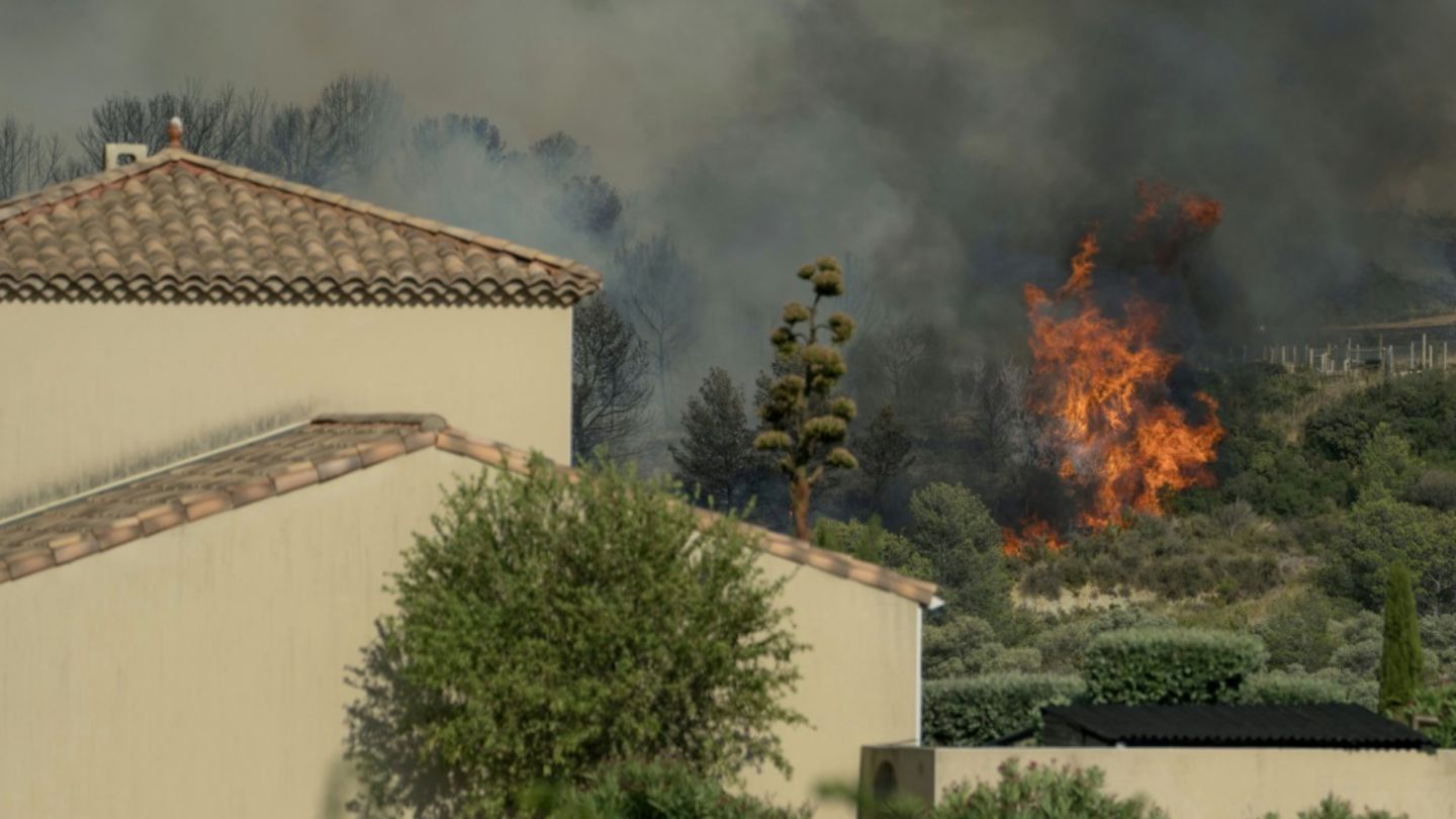 Waldbrand in Frankreich breitet sich rasend schnell aus: Schon 4000 Hektar zerstört