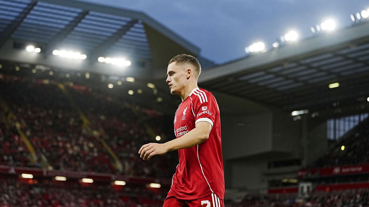 Fußball: Anfield-Debüt: Viel Lob und Applaus für Wirtz
