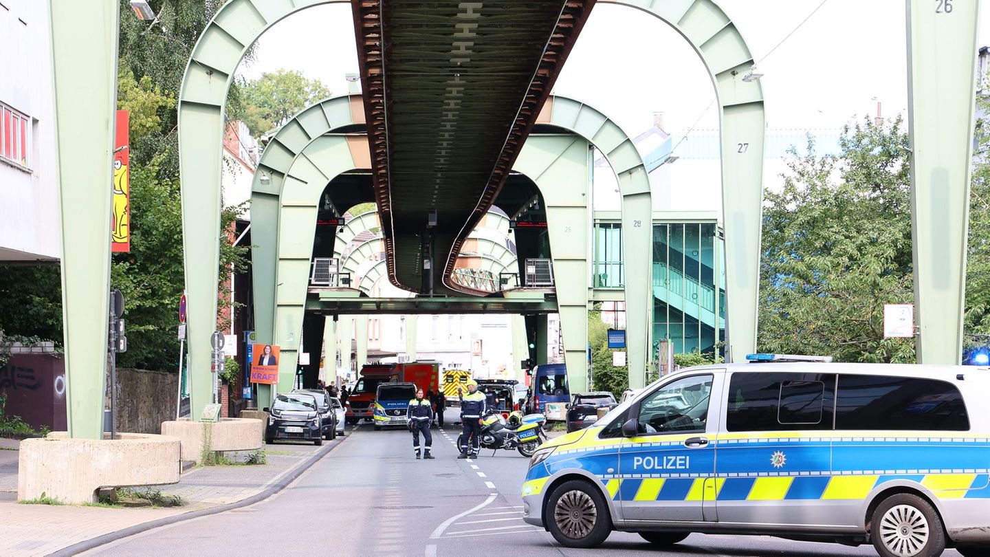 Wuppertal: Mann greift mit Messer Passant an – Polizei schießt